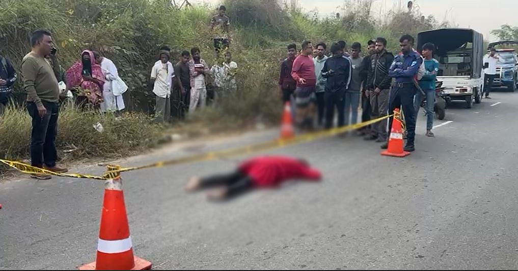 আজ শনিবার সকাল সাড়ে ১০টার দিকে মুন্সিগঞ্জের শ্রীনগর উপজেলায় বঙ্গবন্ধু এক্সপ্রেসওয়ের সমসপুর এলাকার দোগাছি সার্ভিস সড়কে মরদেহটি পড়ে থাকতে দেখা যায়
