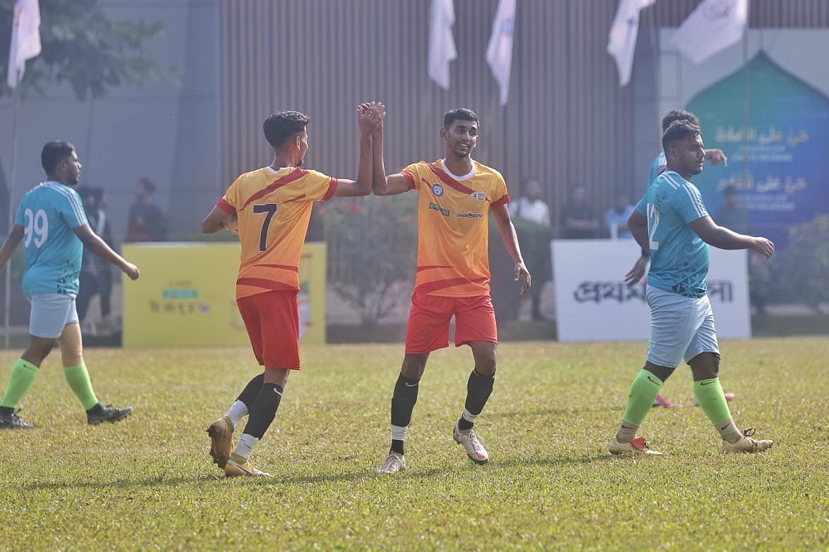 আজ আহ্ছানউল্লার বিপক্ষে গোল উৎসব করেছে এআইইউবি