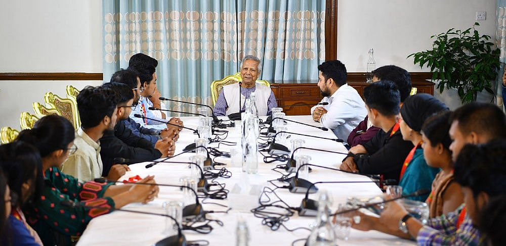 জুলাই গণ-অভ্যুত্থানে নেতৃত্ব দেওয়া বৈষম্যবিরোধী ছাত্র আন্দোলনের একটি প্রতিনিধিদলের সঙ্গে মতবিনিময় করেন প্রধান উপদেষ্টা ড. মুহাম্মদ ইউনূস। গতকাল সন্ধ্যায় রাষ্ট্রীয় অতিথি ভবন যমুনায়