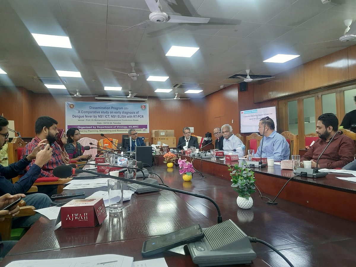রাজধানীর এনআইএলএমআরসি মিলনায়তনে আয়োজিত এক অনুষ্ঠানে ডেঙ্গু শনাক্তকরণে বিভিন্ন ধরনের পরীক্ষার তুলনামূলক ফলাফল তুলে ধরা হয়