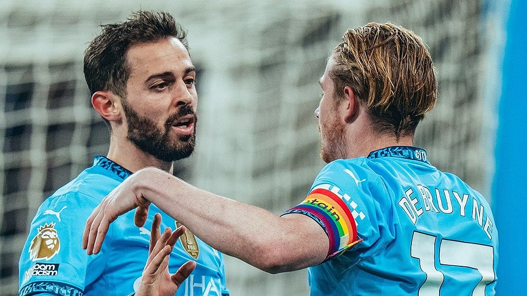 সিটির হয়ে সিলভা ও ডি ব্রুইনার গোল উদ্‌যাপন