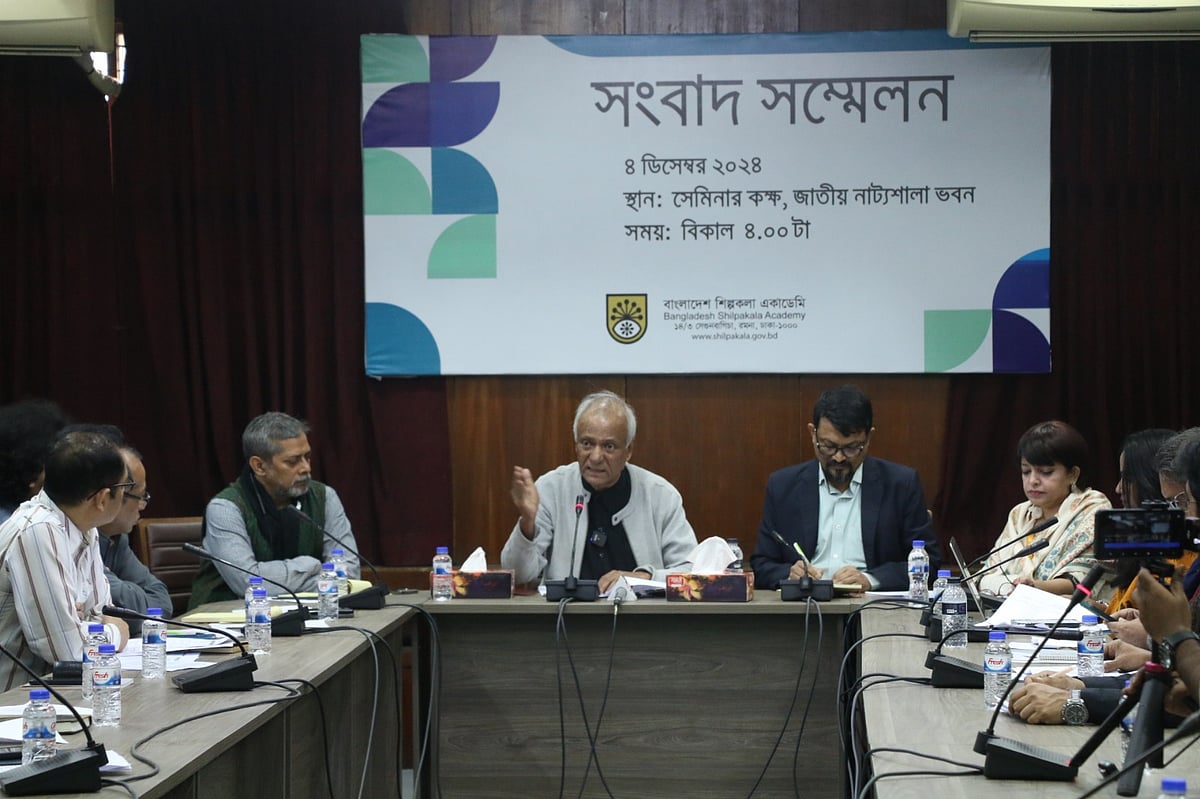 বিজয় দিবস উপলক্ষে দেশজুড়ে মাসব্যাপী অনুষ্ঠানের বিষয়ে জানাতে সংবাদ সম্মেলন করে শিল্পকলা একাডেমি। বুধবার বিকেলে একাডেমির জাতীয় নাট্যশালা ভবনে