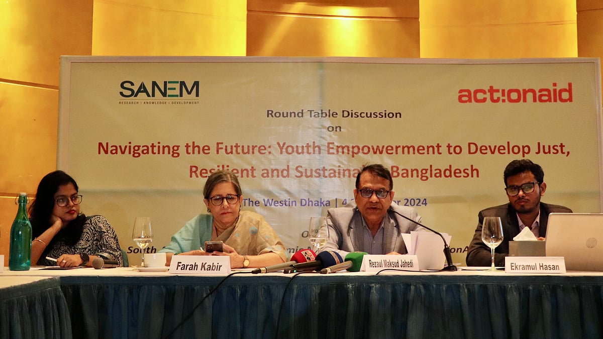 বুধবার রাজধানীর গুলশানের একটি হোটেলে আয়োজিত এক গোলটেবিল আলোচনায় উপস্থিত ছিলেন যুব ও ক্রীড়া মন্ত্রণালয়ের সচিব মো. রেজাউল মাকছুদ জাহেদী।