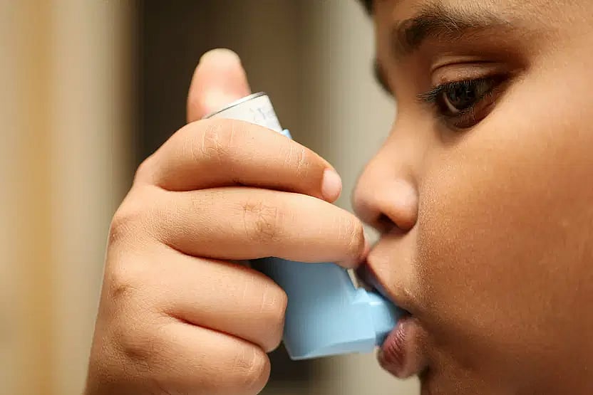 শিশুর শ্বাসকষ্ট হলে ইনহেলার ব্যবহার করেন অনেকেই