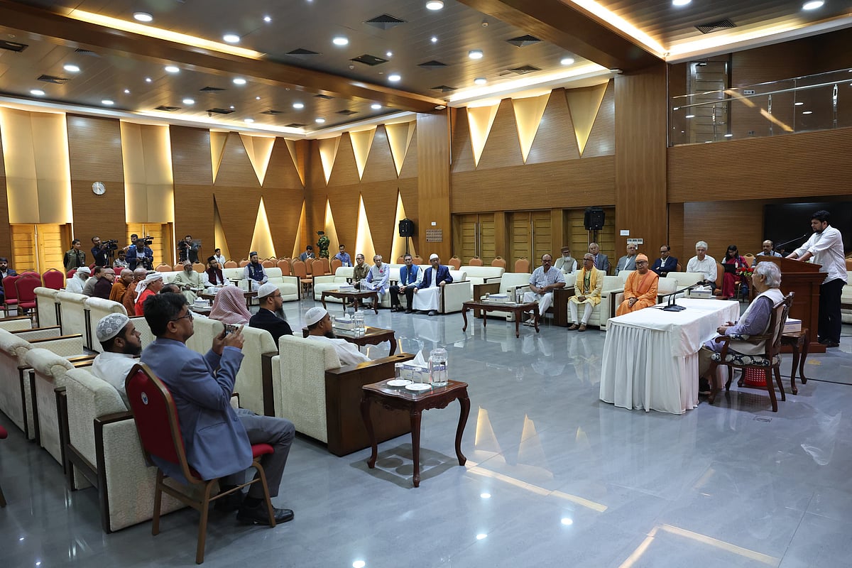 ফরেন সার্ভিস একাডেমিতে ধর্মীয় নেতাদের সঙ্গে বৈঠকে প্রধান উপদেষ্টা ড. মুহাম্মদ ইউনূস