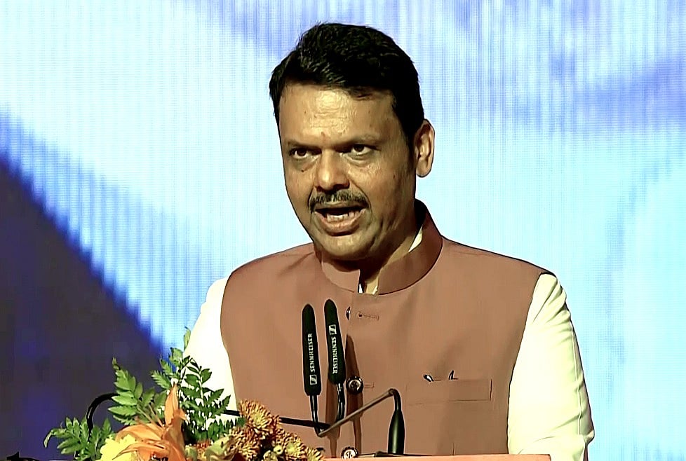 মহারাষ্ট্রের নতুন মুখ্যমন্ত্রী বিজেপি নেতা দেবেন্দ্র ফাডনবিশ