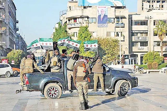 সরকারি বাহিনীকে হটিয়ে সিরিয়ার একের পর এক শহরের দখল নিয়েছিল বিদ্রোহীরা