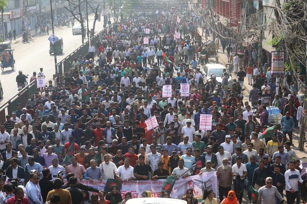 ভারতের আগরতলায় বাংলাদেশের সহকারী হাইকমিশনে হামলা ও উসকানিমূলক অপপ্রচারের প্রতিবাদে ঢাকায় ভারতীয় হাইকমিশন অভিমুখে প্রতিবাদী পদযাত্রা