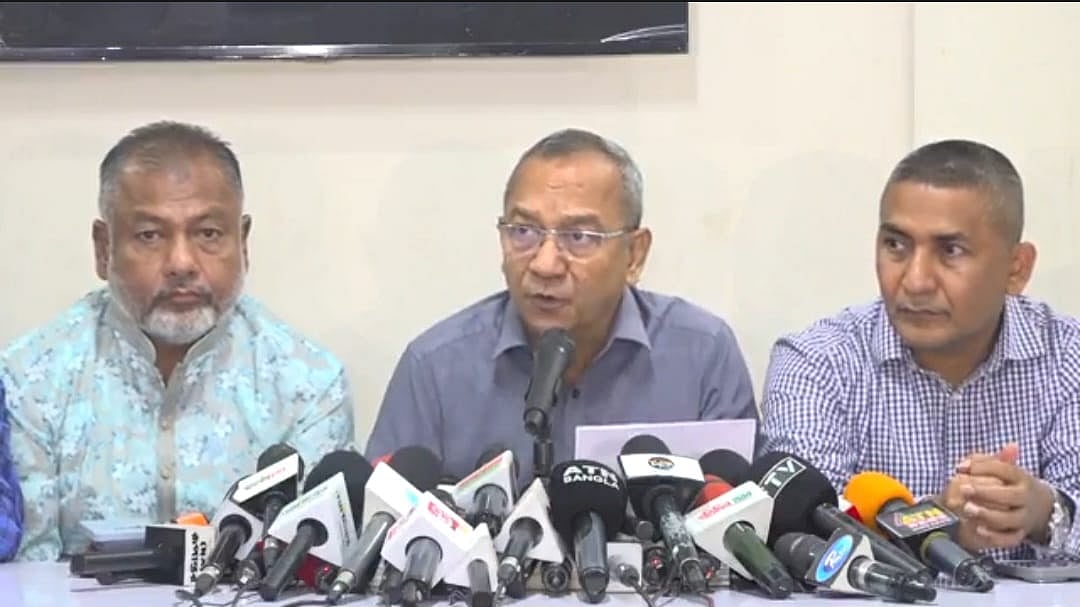 সংবাদ সম্মেলন যুবদলসহ বিএনপির অঙ্গ ও সহযোগী সংগঠনের নেতারা। রাজধানীর নয়াপল্টন, আজ ৯ ডিসেম্বর