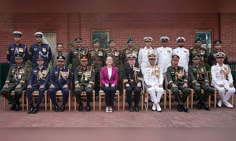 ব্রিটিশ রাজা ও রানির রাজ্যাভিষেক অনুষ্ঠানে অংশগ্রহণকারী বাংলাদেশ সেনাবাহিনীর ১১ জন সদস্যকে কিং চার্লস তৃতীয় করোনেশন মেডেল প্রদানের জন্য বাংলাদেশে ব্রিটিশ হাইকমিশনার সারাহ কুক তাঁর বাসভবনে একটি অনুষ্ঠানের আয়োজন করেন