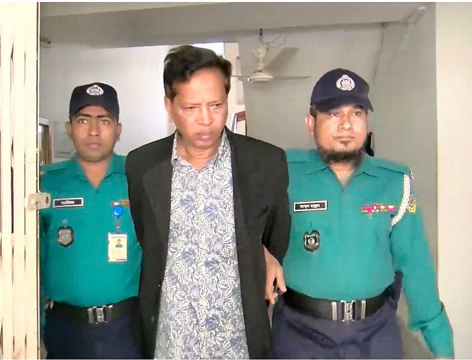 পুলিশে হাতে গ্রেপ্তার সাবেক ইউনিয়ন পরিষদের চেয়ারম্যান মো. জসিম উদ্দিন