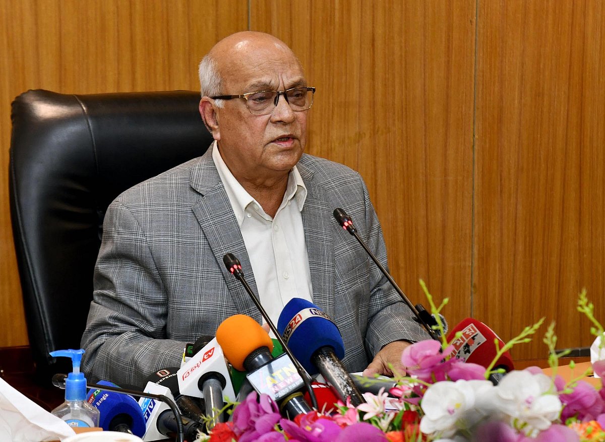 শহীদ বুদ্ধিজীবী দিবস ও মহান বিজয় দিবসের কর্মসূচির বিভিন্ন দিক তুলে ধরেন মুক্তিযুদ্ধবিষয়ক উপদেষ্টা ফারুক-ই-আজম