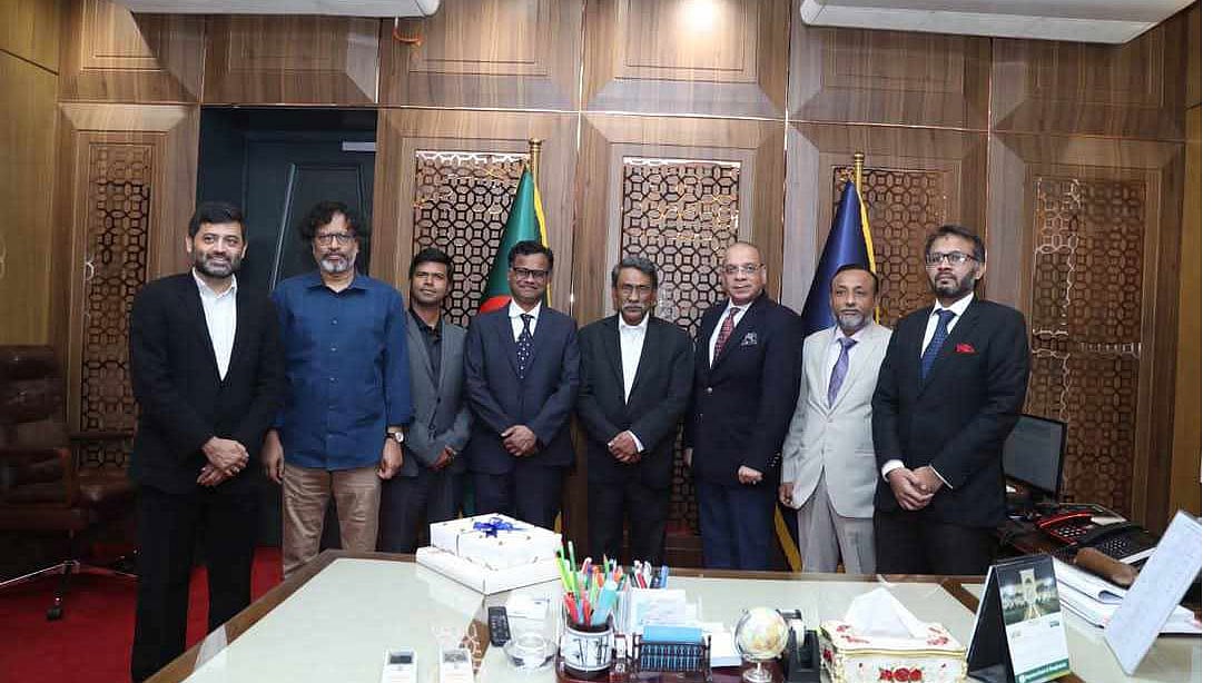 প্রধান বিচারপতি সৈয়দ রেফাত আহমেদের সঙ্গে অধ্যাপক আলী রীয়াজের নেতৃত্বে সংবিধান সংস্কার কমিশনের সদস্যরা সাক্ষাৎ করেছেন