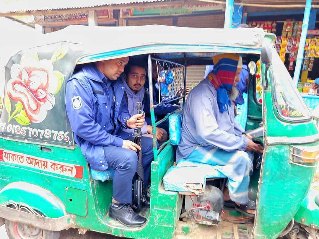 বৈষম্যবিরোধী ছাত্র আন্দোলনে হামলার অভিযোগে করা মামলায় কুমিল্লা বিশ্ববিদ্যালয়ের শিক্ষার্থী রাকেশ দাসকে গ্রেপ্তার করে পুলিশ। বৃহস্পতিবার দুপুরে