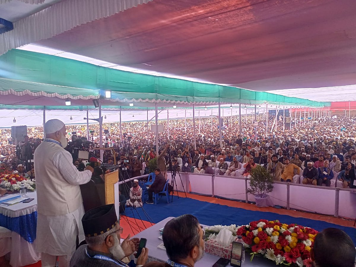 সিলেট জেলা জামায়াতে ইসলামীর কর্মী সম্মেলনে প্রধান অতিথির বক্তব্য দেন বাংলাদেশ জামায়াতে ইসলামীর আমির শফিকুর রহমান। আজ শুক্রবার সিলেট আলিয়া মাদ্রাসা মাঠে