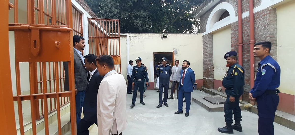 শেরপুর জেলা কারাগার পরিদর্শন করেন শেরপুরের চিফ জুডিশিয়াল ম্যাজিস্ট্রেট সুলতান মাহমুদ। বৃহস্পতিবার বিকেলে শেরপুর পৌরসভার দমদমা এলাকায়