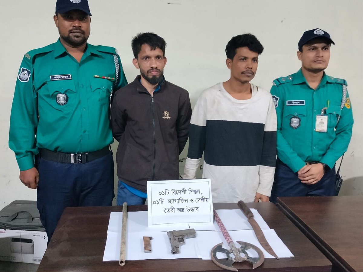 চট্টগ্রামের পাহাড়তলীতে অস্ত্রসহ পুলিশের হাতে আটক দুই যুবক