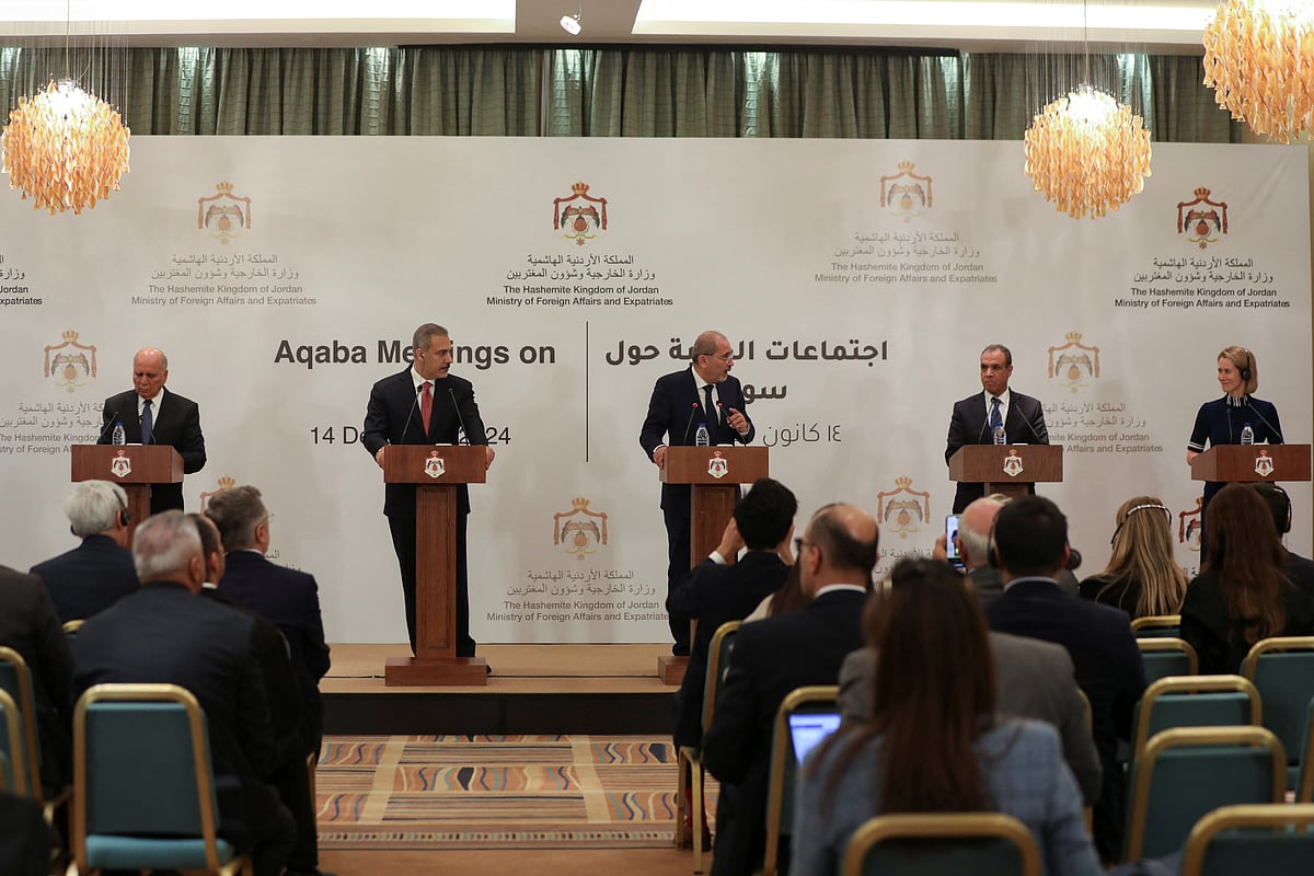 আরব লীগের সম্মেলনে মধ্যপ্রাচ্যের দেশগুলোর নেতারা। গতকাল শনিবার জর্ডানে