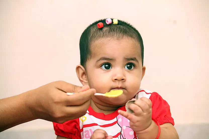 শিশুর দৈনিক কত ক্যালরি খাদ্যের প্রয়োজন, তা শিশুর বয়স, ওজন ও শারীরিক কাঠামোর ওপর নির্ভর করে