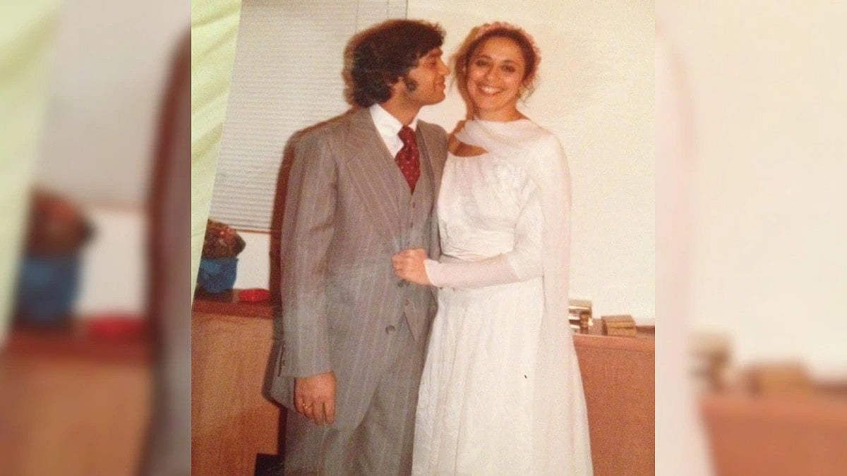 স্ত্রীর সঙ্গে জাকির হোসেন। শিল্পীর ইনস্টাগ্রাম থেকে