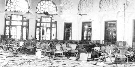 ঢাকায় বিমান আক্রমণের পরে বিধ্বস্ত ­গভর্নর হাউসের (বর্তমান বঙ্গভবন) অভ্যন্তর