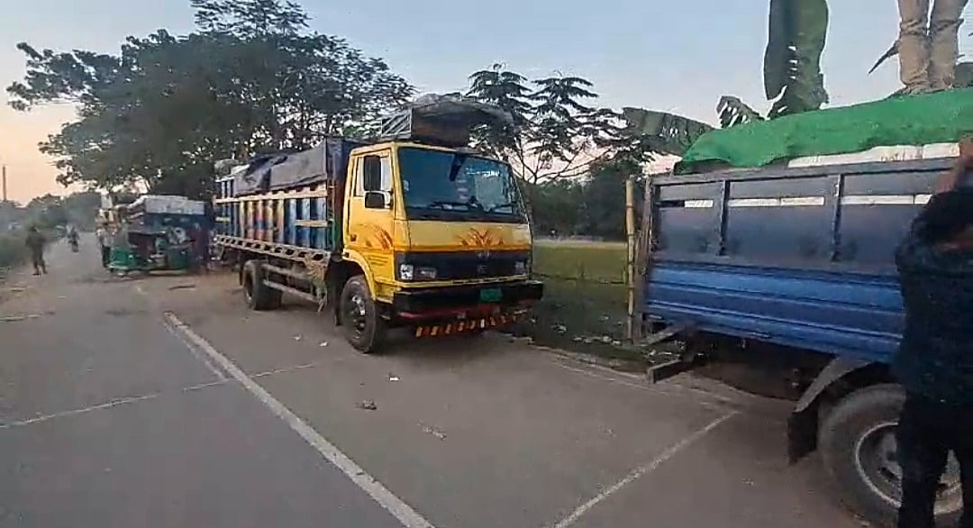 মৌলভীবাজারের কুলাউড়া উপজেলার চাতলাপুর শুল্ক স্টেশনে ১৯ দিন বন্ধ থাকার পর আজ মঙ্গলবার রপ্তানি কার্যক্রম পুনরায় শুরু হয়েছে