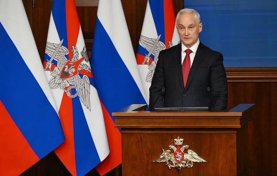 রাশিয়ার প্রতিরক্ষামন্ত্রী আন্দ্রেই বেলুসভ গতকাল প্রতিরক্ষা মন্ত্রণালয়ের একটি বৈঠকে বক্তব্য দেন। জাতীয় প্রতিরক্ষা নিয়ন্ত্রণ কেন্দ্র, মস্কো, রাশিয়া