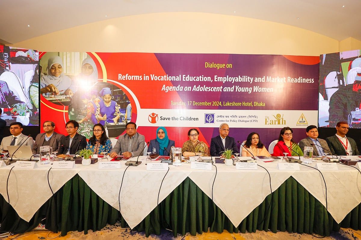 ‘কারিগরি শিক্ষাব্যবস্থায় সংস্কার, কর্মদক্ষতা এবং কিশোরী ও তরুণীদের জন্য শ্রমবাজারে যুক্ততার প্রস্তুতি’ শীর্ষক সংলাপে বক্তারা। আজ মঙ্গলবার রাজধানীর গুলশানে