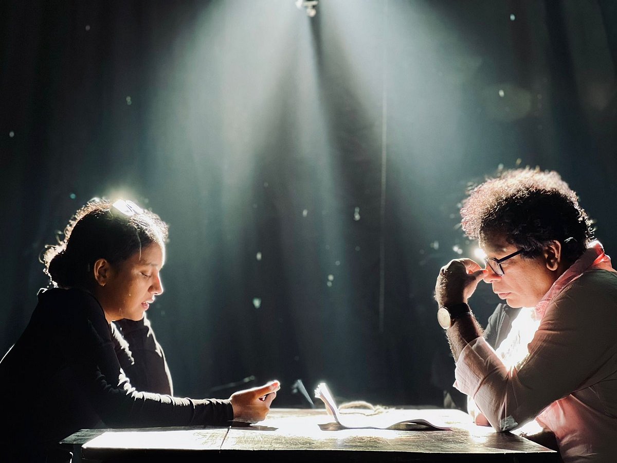 মোশাররফ করিমের সঙ্গে তরুণ নির্মাতা তাহুয়া লাভিব