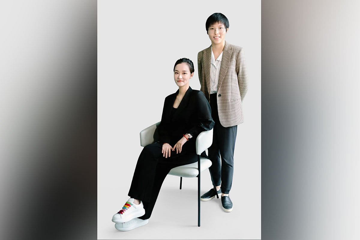 নিকোল মাও (বাঁয়ে) ও ইওয়েই ঝু (ডানে)