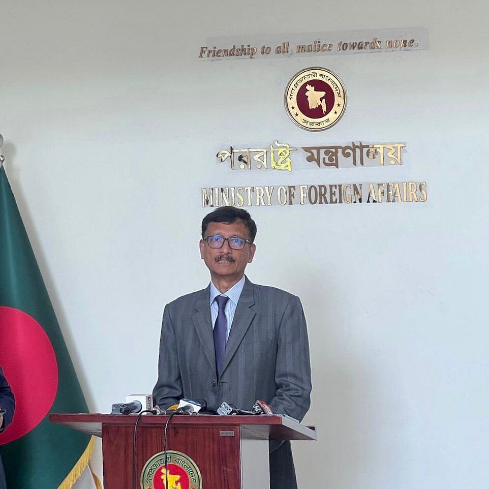 আজ রোববার দুপুরে পররাষ্ট্র উপদেষ্টা মো. তৌহিদ হোসেন পররাষ্ট্র মন্ত্রণালয়ে সাংবাদিকদের বিভিন্ন প্রশ্নের উত্তর দেন