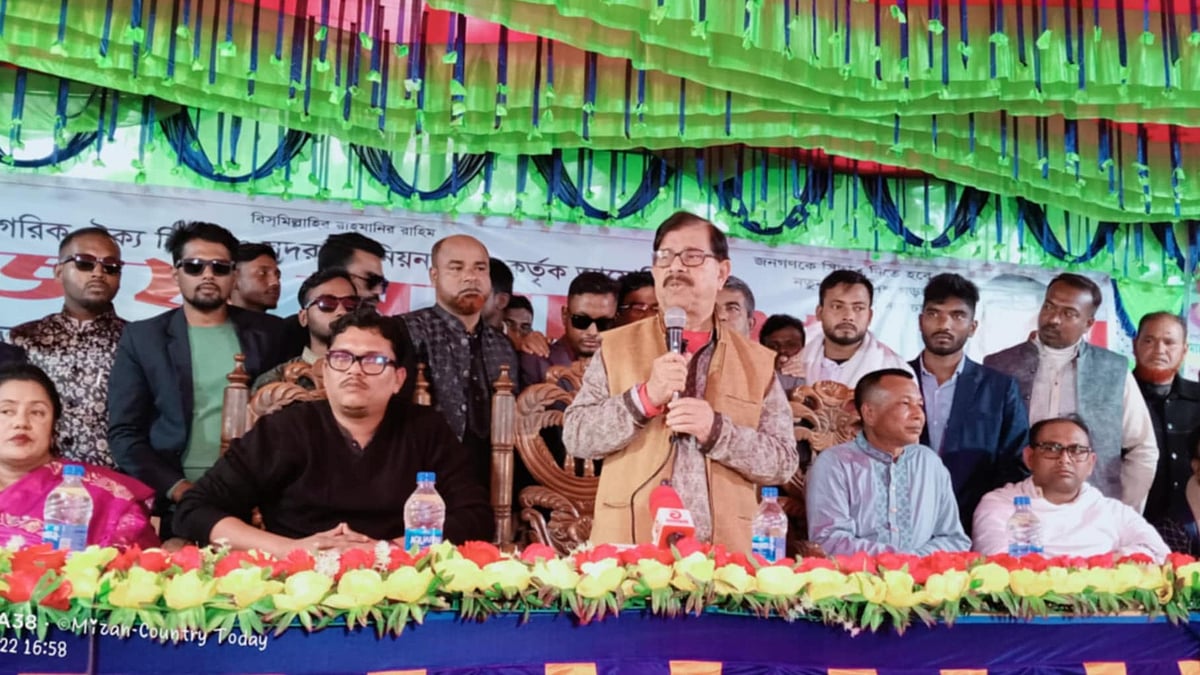 বগুড়ার শিবগঞ্জে বিজয় সমাবেশে বক্তব্য দেন নাগরিক ঐক্যের সভাপতি মাহমুদুর রহমান মান্না