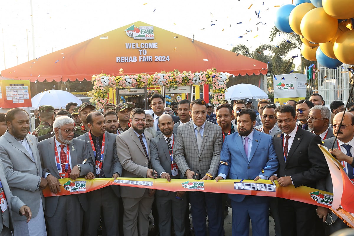 আজ সোমবার রাজধানীর আগারগাঁওয়ে বঙ্গবন্ধু আন্তর্জাতিক সম্মেলন কেন্দ্রে রিয়েল এস্টেট অ্যান্ড হাউজিং অ্যাসোসিয়েশন অব বাংলাদেশ (রিহ্যাব) আয়োজিত পাঁচ দিনব্যাপী আবাসন মেলা শুরু হয়েছে