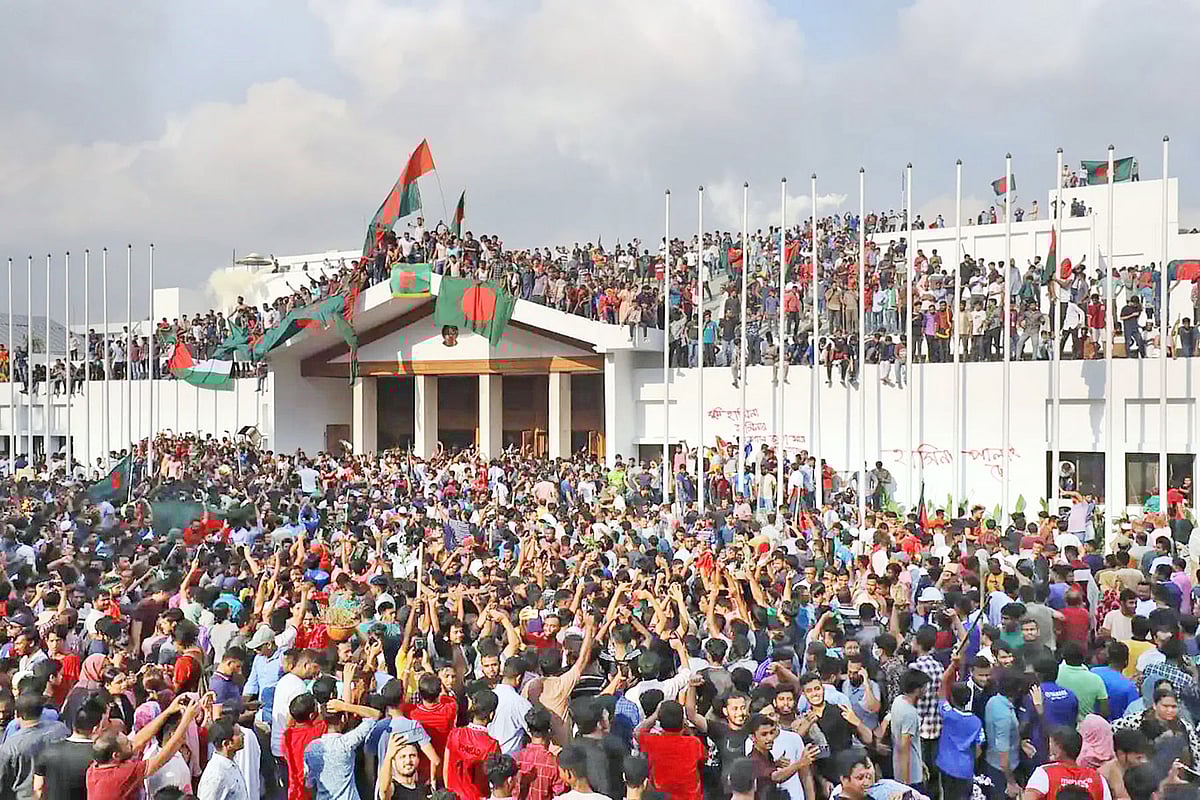 ছাত্র–জনতার অভ্যুত্থানে হাসিনা সরকারের পতন এ বছর বৈশ্বিক তাৎপর্যময় এক ঘটনা