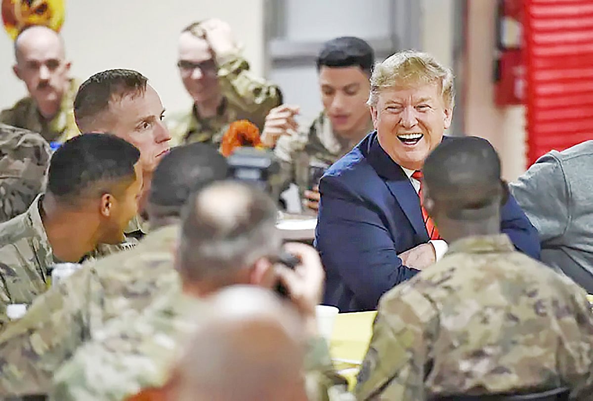 ২০১৯ সালে ডোনাল্ড ট্রাম্প আফগানিস্তানে মার্কিন সেনাঘাঁটি পরিদর্শনে গিয়েছিলেন