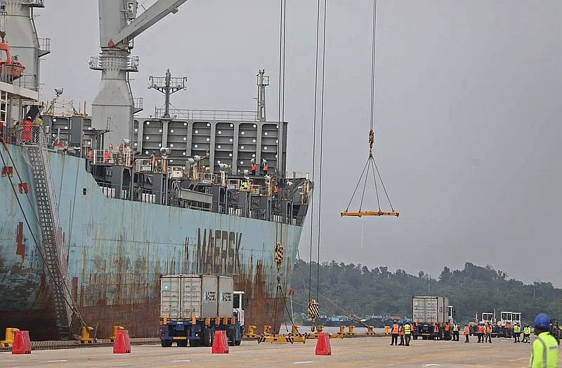 চট্টগ্রাম বন্দরের পতেঙ্গা কনটেইনার টার্মিনালে কনটেইনার ওঠানো-নামানোর কাজ শুরু করে সৌদি আরবের রেড সি গেটওয়ে টার্মিনাল ইন্টারন্যাশনাল (আরএসজিটি)
