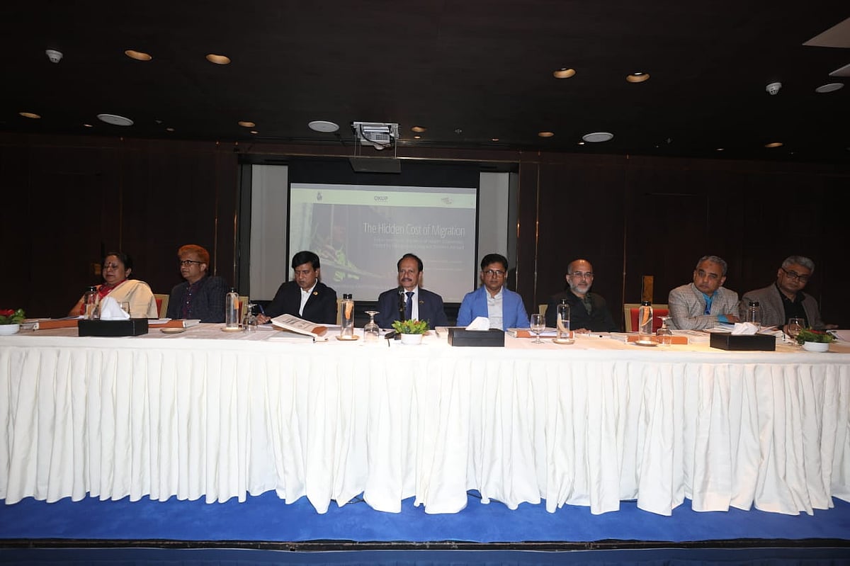 রাজধানীর একটি হোটেলে আয়োজিত অনুষ্ঠানে ‘বাংলাদেশি অভিবাসী কর্মীদের স্বাস্থ্য: আর্থসামাজিক উন্নয়নে গোপন অভিবাসন খরচের বোঝা’ শীর্ষক জরিপের তথ্য তুলে ধরা হয়