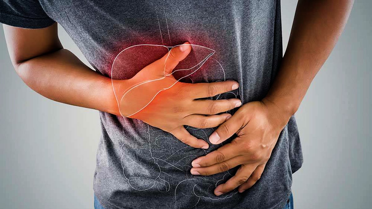 লিভার সিরোসিস হলে লিভারের কোষ ধীরে ধীরে ক্ষতিগ্রস্ত হয়ে তন্তুময় টিস্যু দ্বারা প্রতিস্থাপিত হয় এবং নষ্ট হয় লিভারের স্বাভাবিক কার্যক্ষমতা