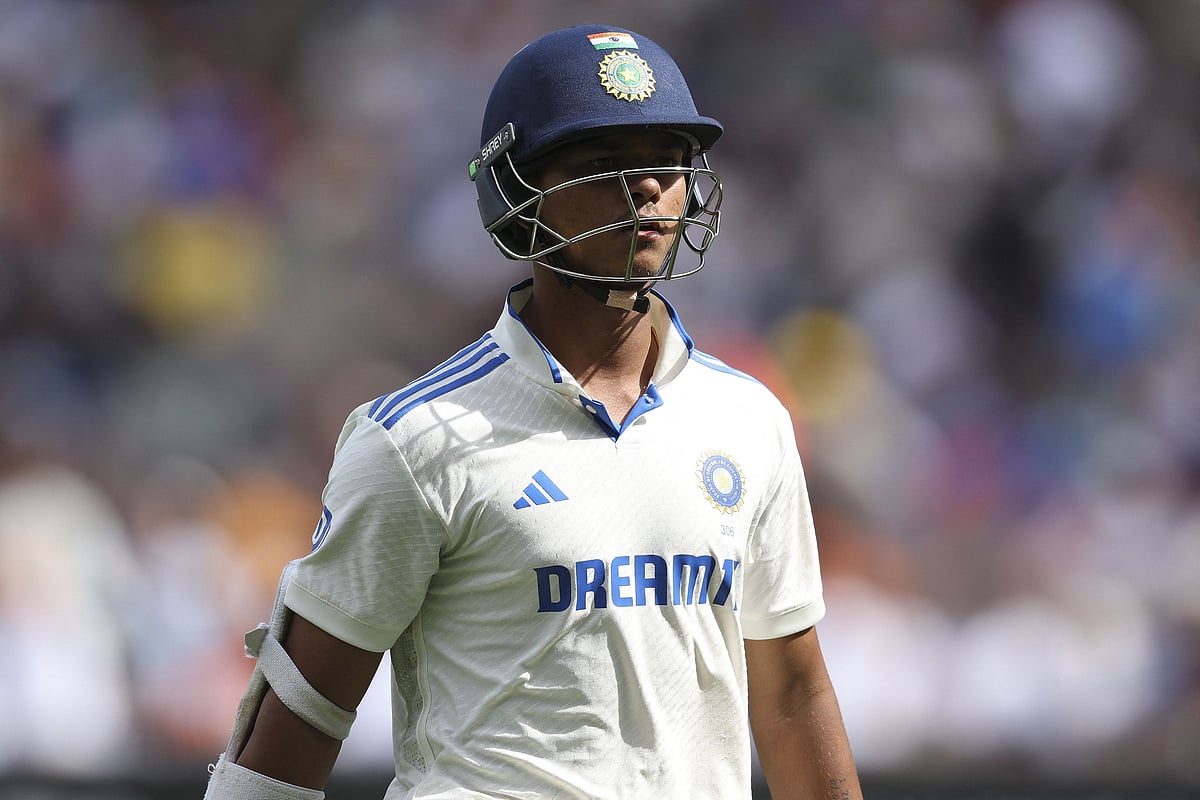 Dildo va sperma bilan porno tomosha qiling