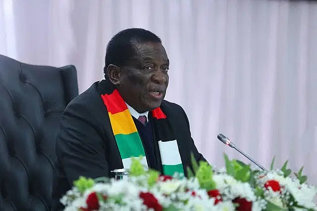জিম্বাবুয়ের প্রেসিডেন্ট এমারসন মনানগাগওয়া