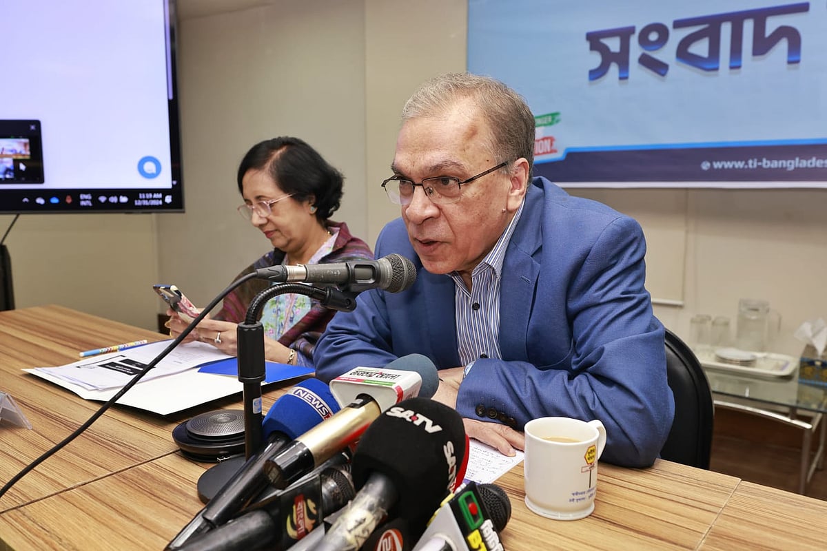 সাইবার সুরক্ষা অধ্যাদেশ ২০২৪ নিয়ে টিআইবির পর্যালোচনা ও সুপারিশ নিয়ে সংবাদ সম্মেলন। আজ মঙ্গলবার রাজধানীর ধানমন্ডিতে টিআইবির কার্যালয়ে