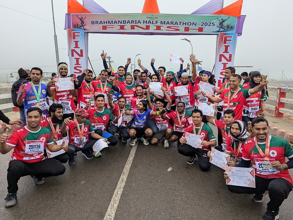 ব্রাহ্মণবাড়িয়া রানার্স কমিউনিটির আয়োজনে হাফ ম্যারাথনে অংশ নিয়েছেন বিভিন্ন জেলার দৌড়বিদেরা। এতে শিশু, তরুণ-তরুণী, যুবক যুবতী ও বয়োজ্যেষ্ঠরা ছিলেন