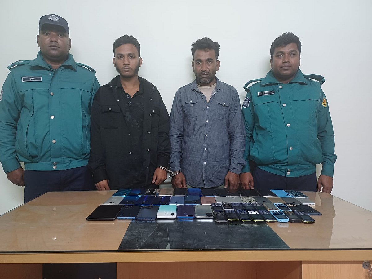 মো. সুজন প্রকাশ বাবু (বাঁয়ে) ও মো. নাদিম