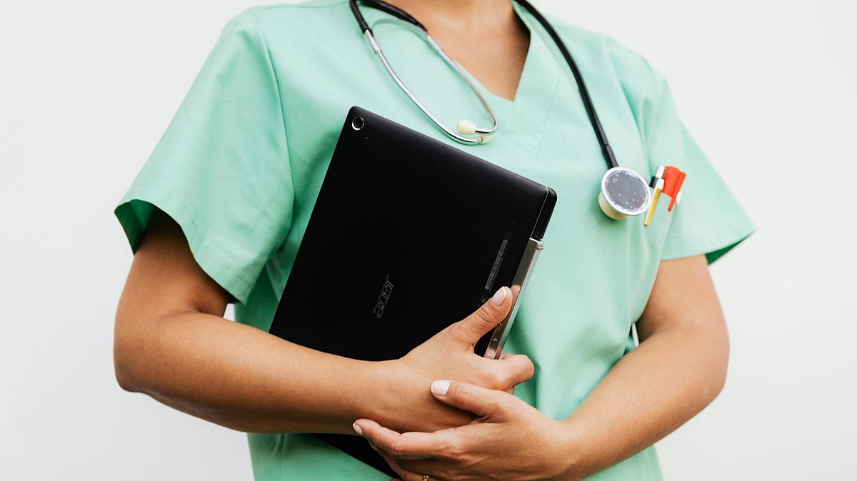 চিকিৎসা পেশা আপাতদৃষ্টে বেশ লোভনীয় হলেও এটি যেমন শ্রমসাপেক্ষ, তেমনি কষ্টকর