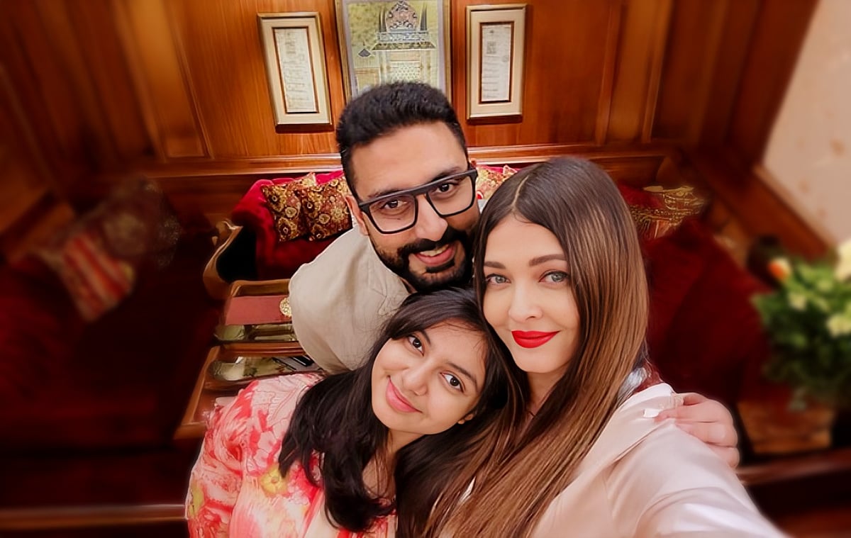 ঐশ্বরিয়ার সেলফিতে আরাধ্য ও অভিষেক। ইনস্টাগ্রাম থেকে