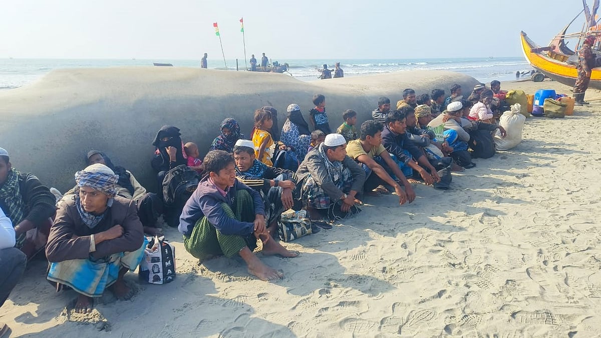 কক্সবাজারের টেকনাফে অনুপ্রবেশের সময় বিজিবির হাতে আটক ৩৬ রোহিঙ্গা। আজ দুপুরে