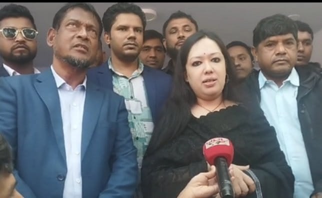 ব্রাহ্মণবাড়িয়ার সরাইল উপজেলায় বিএনপির নেতা-কর্মীদের সঙ্গে মতবিনিময় সভায়র আগে সাংবাদিকদের সঙ্গে কথা বলেন রুমিন ফারহানা। আজ সোমবার বিকেলে