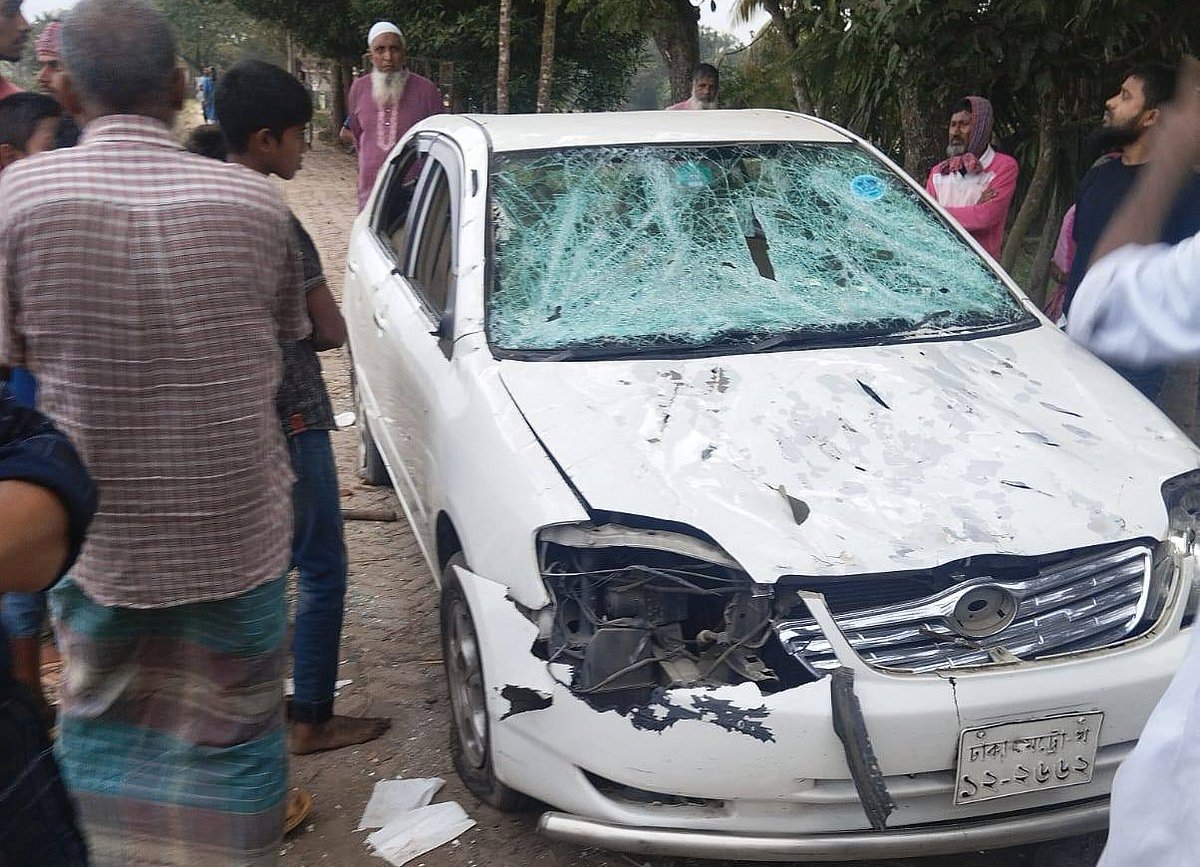 গৌরীপুরে বিএনপি নেতা এম ইকবাল হোসাইনের গাড়িবহরে হামলা চালানো হয়। আজ বিকেলে উপজেলার বেলতলী এলাকায়