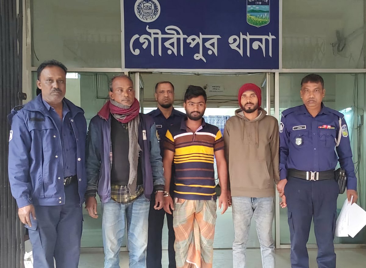 (চাঁদাবাজির অভিযোগে গ্রেপ্তার ছাত্রদল নেতাসহ তিন ব্যক্তি