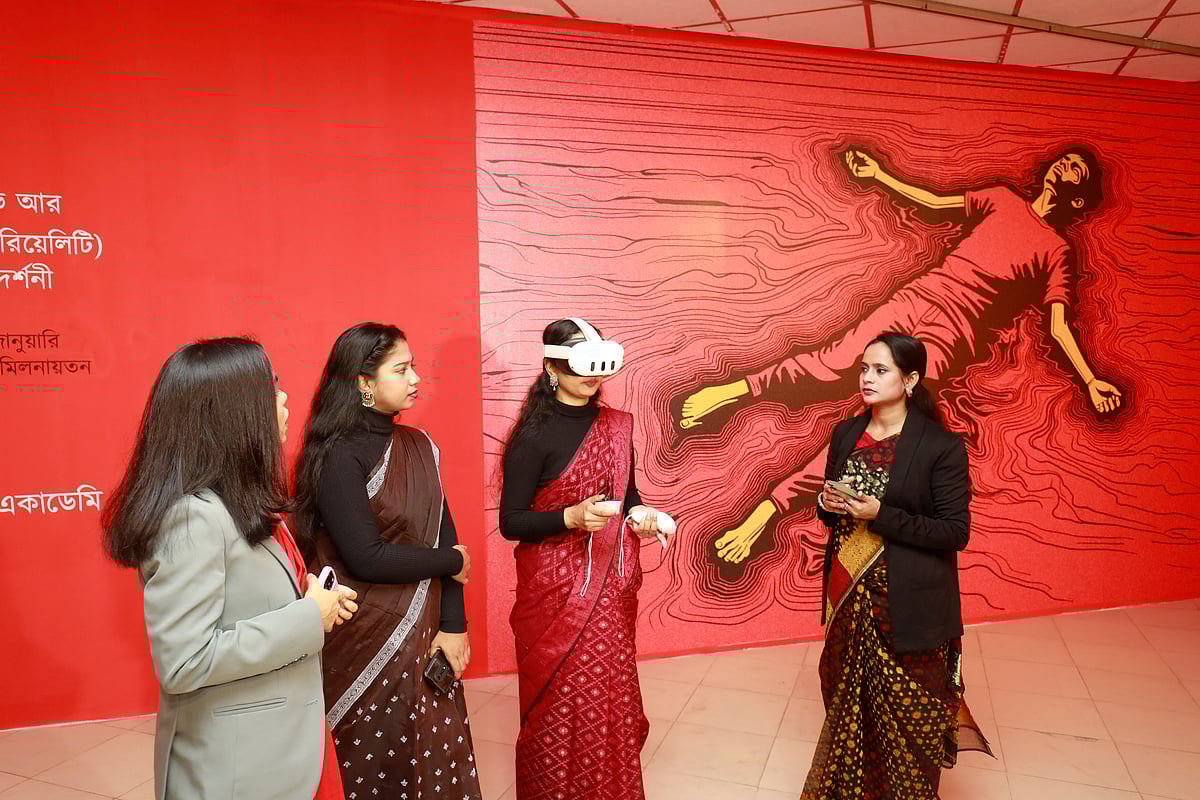 যুক্তরাষ্ট্রপ্রবাসী শিল্পী দেবাশিস চক্রবর্তীর পোস্টারের প্রদর্শনী। আজ শিল্পকলা একাডেমির জাতীয় চিত্রশালায়